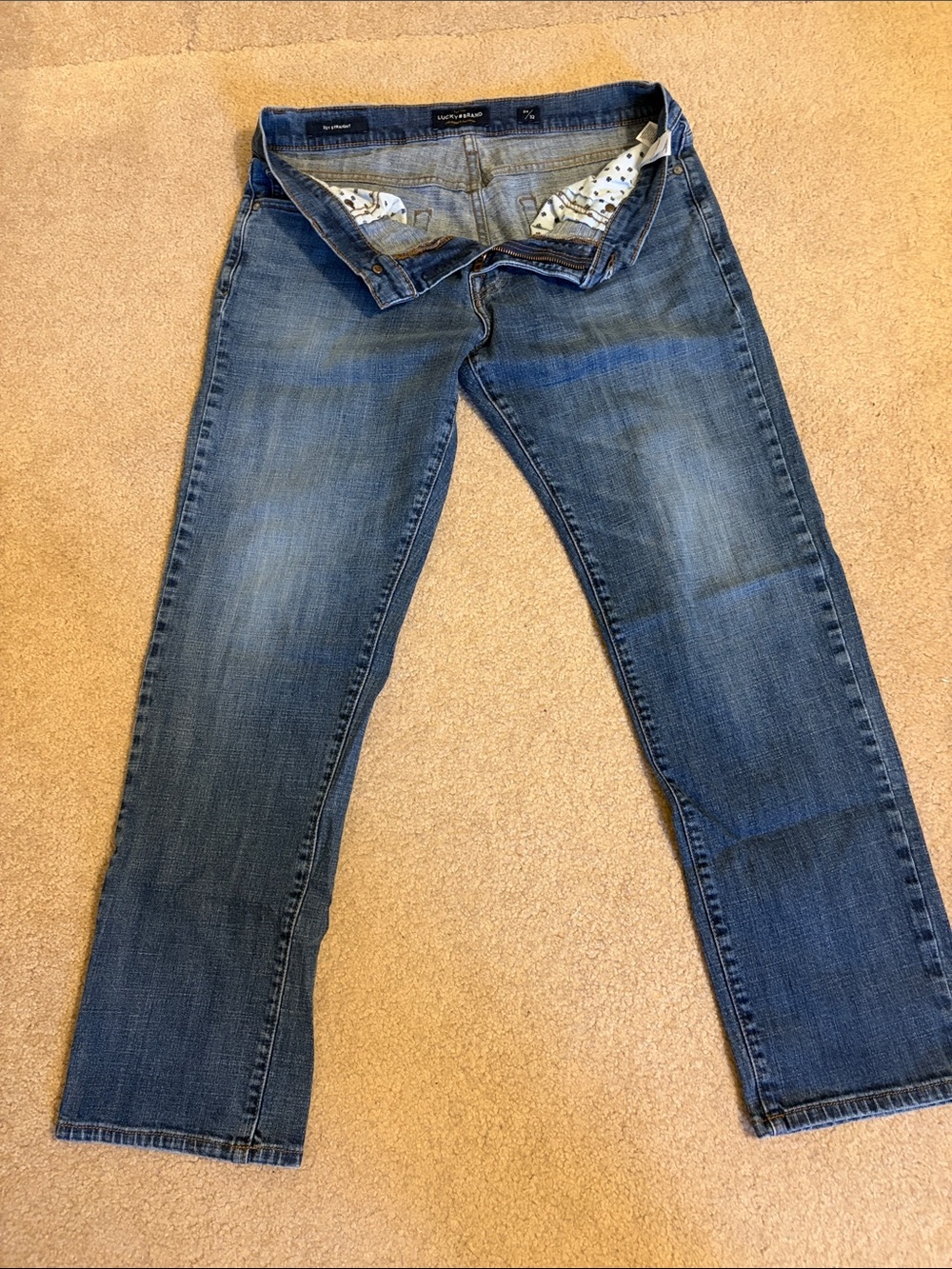 Men’s Blue Straight Lucky Brand Jeans.